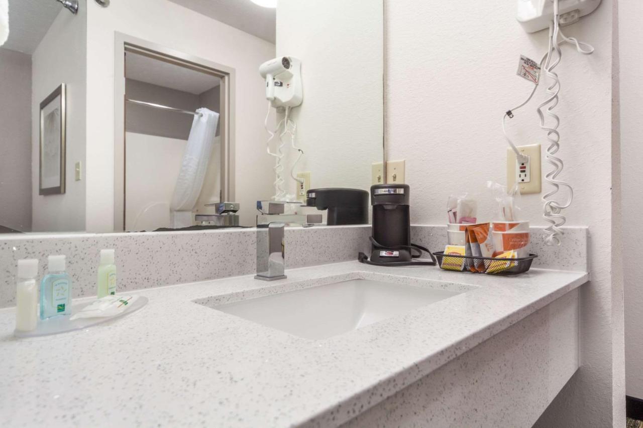 Quality Inn & Suites West Omaha - Ne Linclon Екстериор снимка