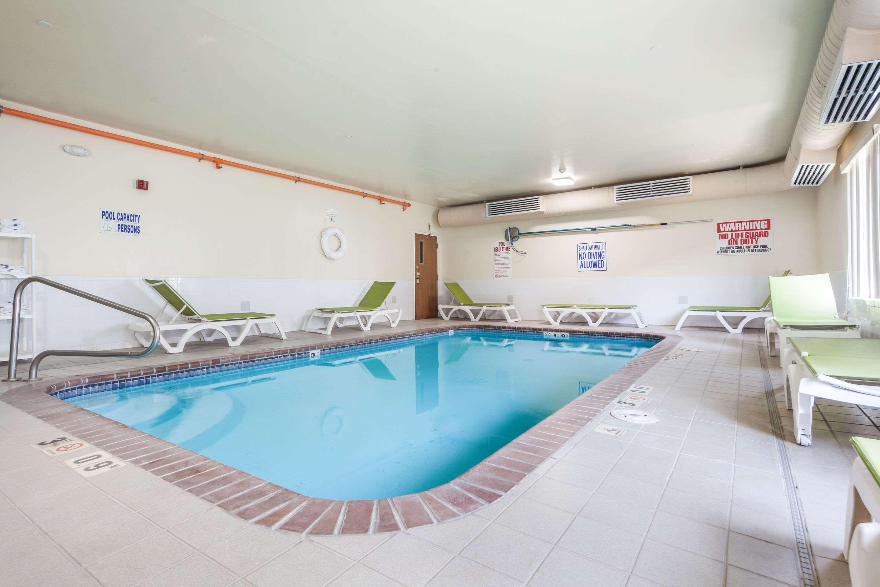 Quality Inn & Suites West Omaha - Ne Linclon Екстериор снимка